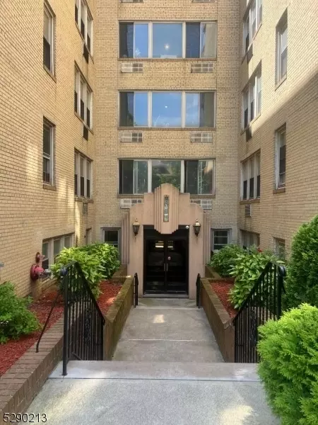 19 Lyons Ave #601, Newark, NJ 07112