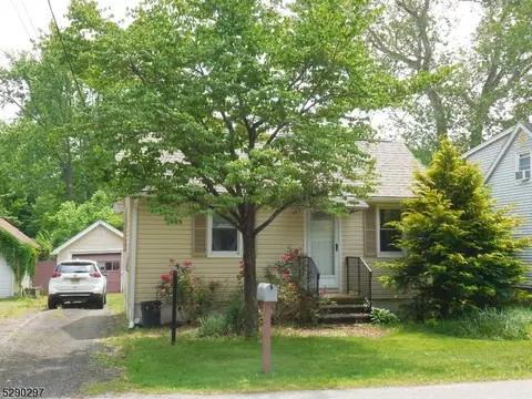 15 Lakeview Ter, Oakland, NJ 07436