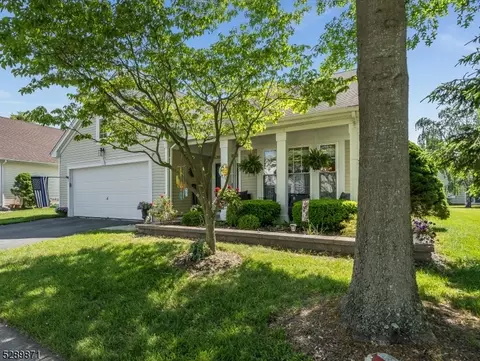 5 Stafford Ln, Belvidere, NJ 07823