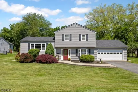 6 Partridge Run, Washington, NJ 07882