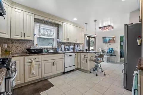745 Valley Rd, Wayne, NJ 07470 photo 11