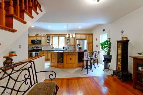 6 Oak Ter, Wanaque, NJ 07465 photo 9