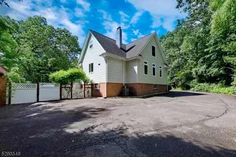 6 Oak Ter, Wanaque, NJ 07465 photo 4