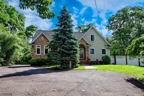 6 Oak Ter, Wanaque, NJ 07465