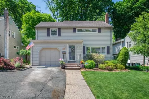 33 Brentwood Dr, Verona, NJ 07044