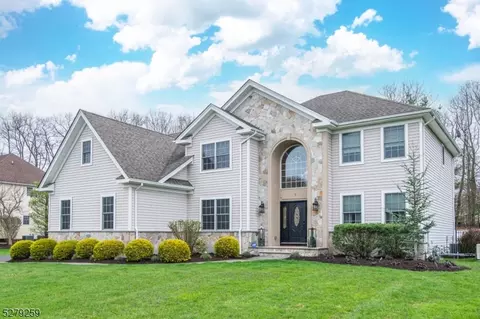 4 Perin Pl, Roxbury Twp, NJ 07876