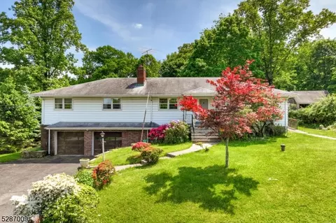 81 Roosevelt Ave, North Haledon, NJ 07508