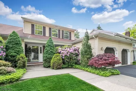 7 Birdseye Cir, Wayne, NJ 07470