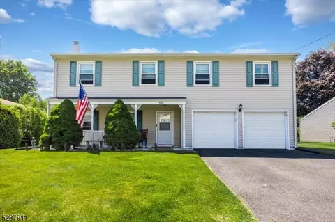 12 Edgewood Pl, Mount Olive, NJ 07836