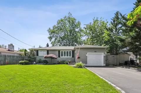 531 Valley Rd, Clark, NJ 07066