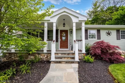 30 Mountain View Ave, Washington Twp, NJ 07853