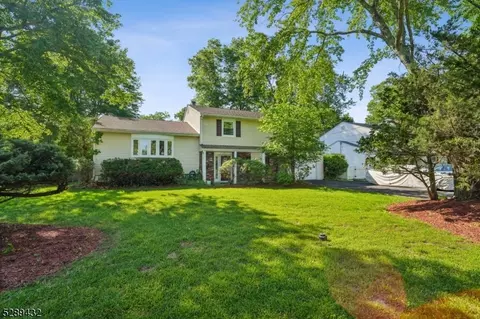 16 Hill St, Livingston, NJ 07039