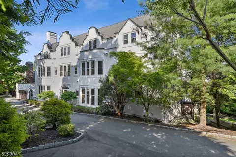 35 Afterglow Way, Montclair, NJ 07042