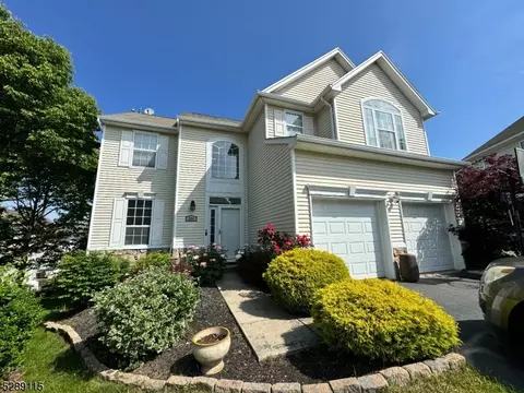 204 Winding Hill Dr, Hackettstown, NJ 07840