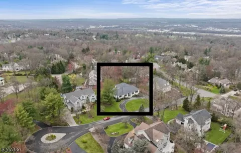 3 Chestnut Hill Rd, Caldwell, NJ 07006