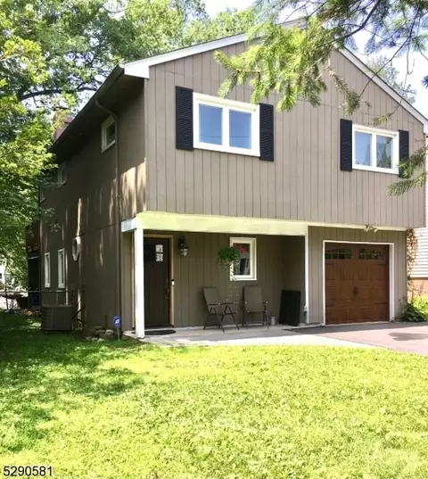 11 Sunset Trl, Denville, NJ 07834