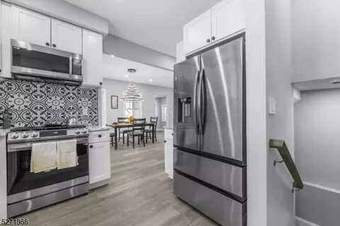 Entry Way - 839 Dixie, Plainfield, NJ 07062 photo 1 of 5