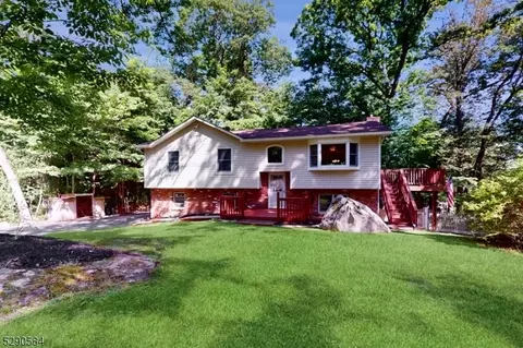 15 Glen Cove Rd, Byram Twp, NJ 07821