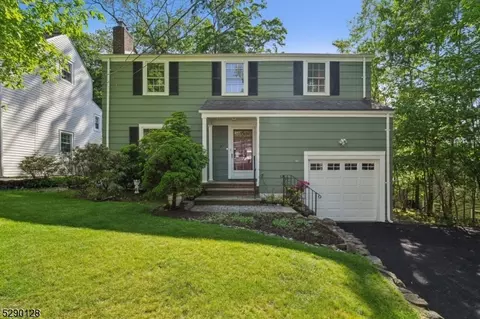 27 W Lawn Rd, Livingston, NJ 07039