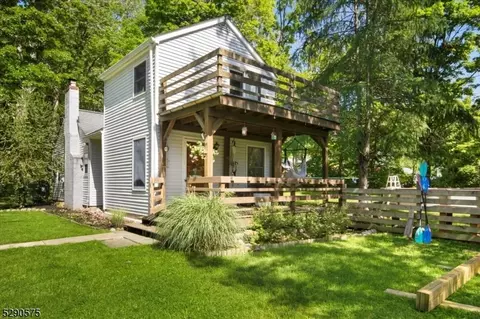 1 Valley Dr, Belvidere, NJ 07823