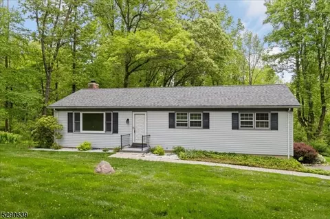 497 Bellwood Park Rd, Bethlehem Twp, NJ 08802