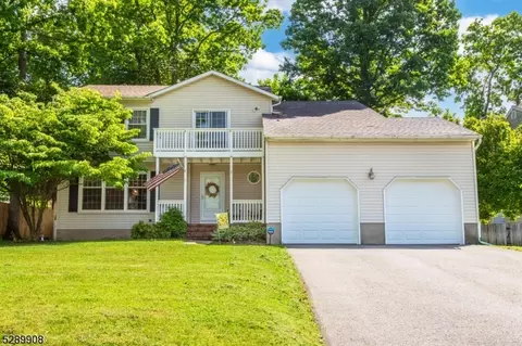 2 Tracy Ct, Jefferson, NJ 07438