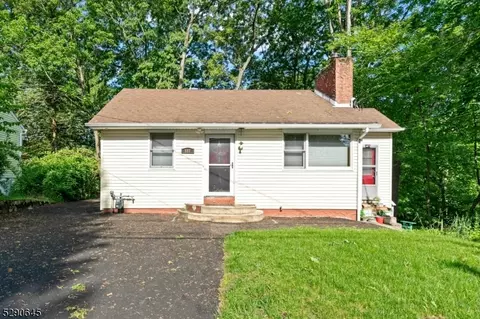 587 Dell Rd, Roxbury Twp, NJ 07850