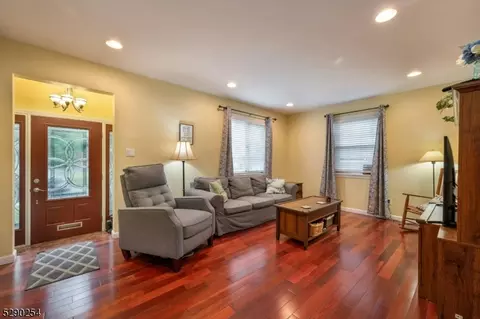 24 Moore Pl, Belleville, NJ 07109