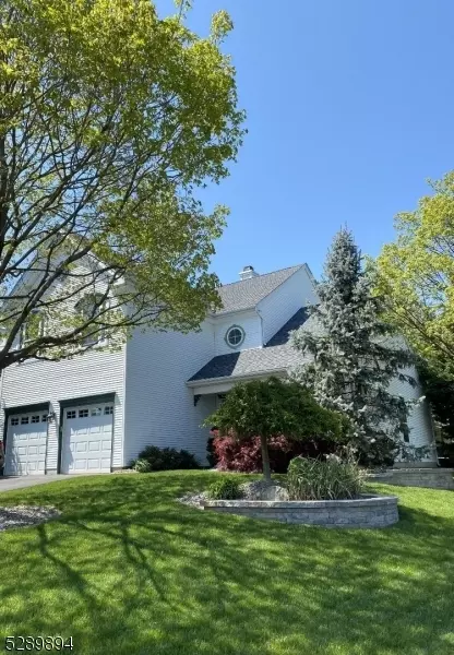 4 Hannah Ct, Readington Twp, NJ 08889