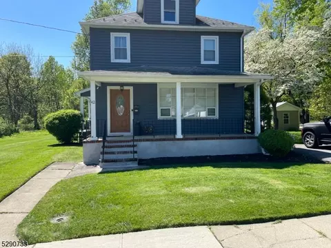 42 Flower Ave, Washington, NJ 07882
