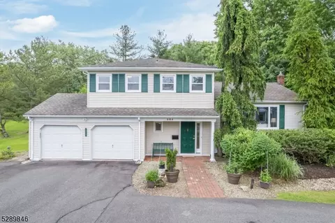 204 Beaufort Ave, Livingston, NJ 07039