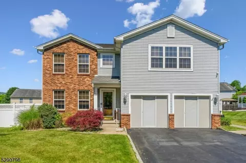 35 Lambert St, Washington, NJ 07882