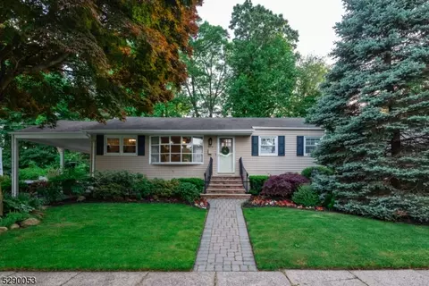 370 Ridgewood Blvd, Westwood, NJ 07675