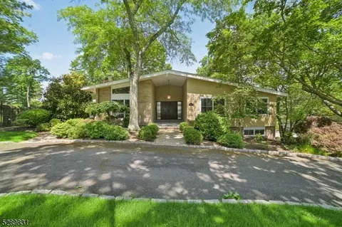 91 Troy Dr, Millburn Twp, NJ 07078