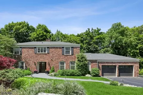 14 Mount Vernon Ct, Livingston, NJ 07039
