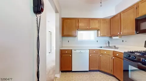 1108 Wetherburn Ct, Flemington, NJ 08822 photo 4