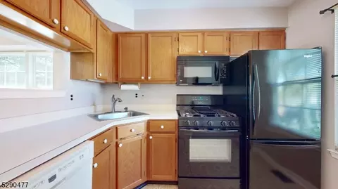 1108 Wetherburn Ct, Flemington, NJ 08822 photo 6