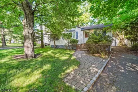 33 Westview Rd, Verona, NJ 07044