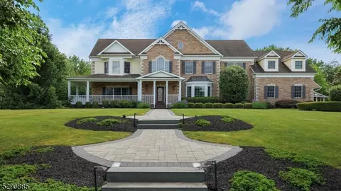 4 Monica Ct, Branchburg, NJ 08876