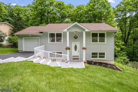 75 Seneca Lake Rd, Sparta, NJ 07871