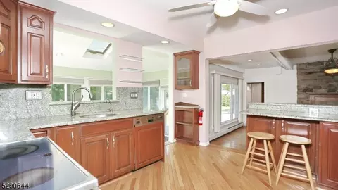 6 Furman Dr, Wayne, NJ 07470 photo 11