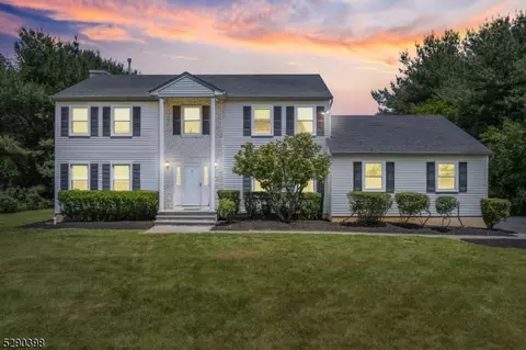 18 Majestic Dr, Freehold, NJ 07728