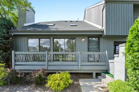 82 Linda Ln, Edison, NJ 08820