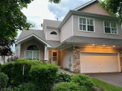 64 Tannery Hill Dr, Hamburg, NJ 07419