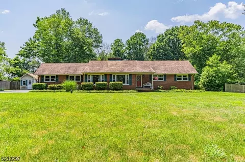 17 S Four Bridges Rd, Chester, NJ 07930