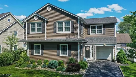 16 Algonquin Dr, Cranford, NJ 07016