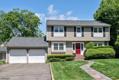 7 Grover Ln, Caldwell, NJ 07006