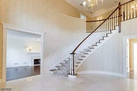 22 Sutton Dr, Berkeley Heights, NJ 07922 photo 3