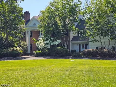 22 Sutton Dr, Berkeley Heights, NJ 07922