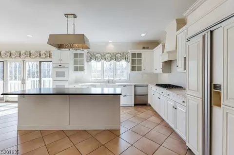 22 Sutton Dr, Berkeley Heights, NJ 07922 photo 10